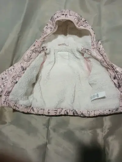 Chaqueta infantil con capucha estampada - miniatura 2