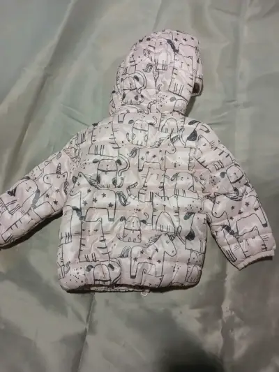 Chaqueta infantil con capucha estampada - miniatura 4