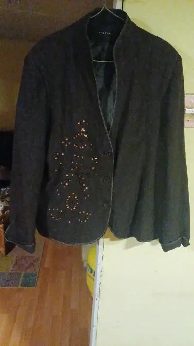 Chaqueta negra con detalles brillantes para mujer - miniatura 1