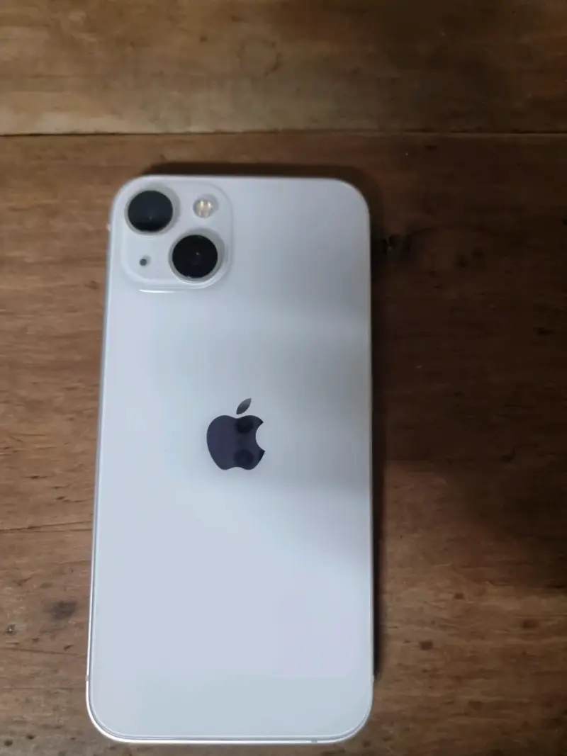 iPhone 13 Blanco en Buen Estado - 1