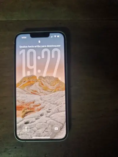 iPhone 13 Blanco en Buen Estado - miniatura 2