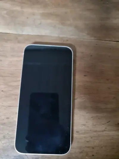 iPhone 13 Blanco en Buen Estado - miniatura 3