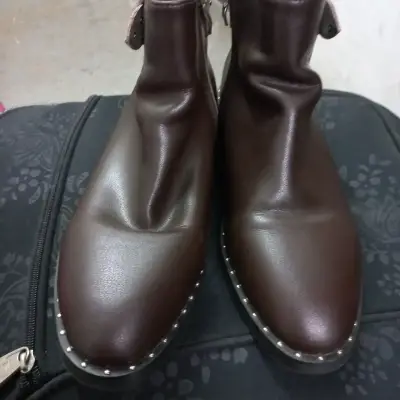 Botines de cuero marrón con tachas - miniatura 1