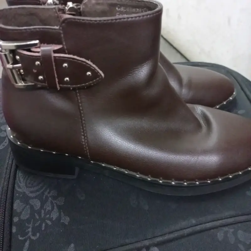 Botines de cuero marrón con tachas - 2