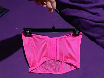 Corset rosa de encaje para mujer - miniatura 2