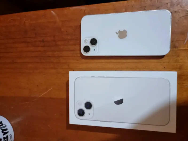 iPhone 13 Blanco en Buen Estado - 5