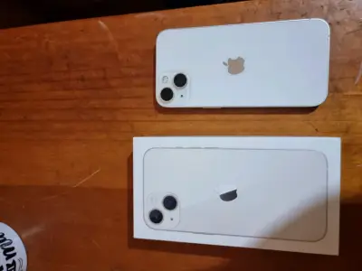 iPhone 13 Blanco en Buen Estado - miniatura 5