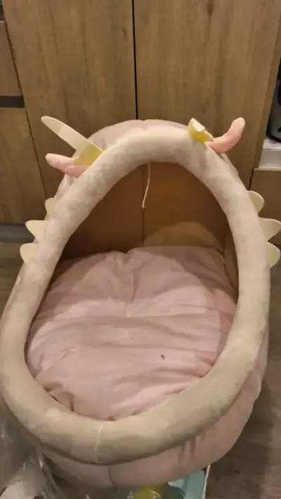 Cama para mascotas con diseño de dragón - miniatura 1
