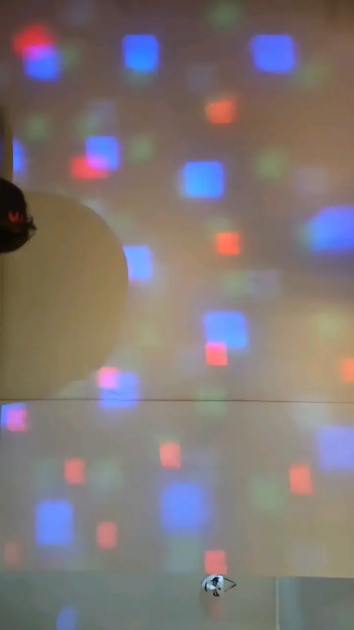 Parlante LG con luces LED y gran sonido - 6
