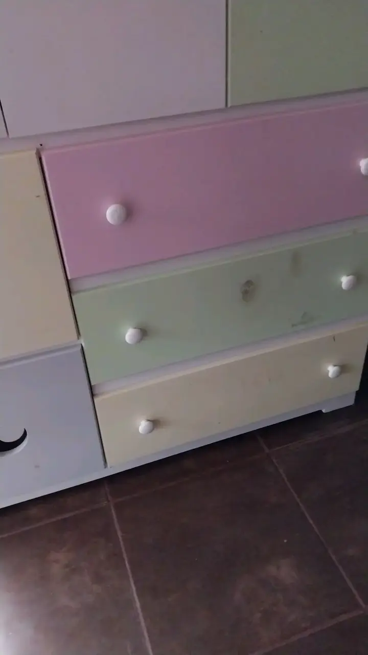 CLOSET rosa. Poco uso. 100% madera - 1
