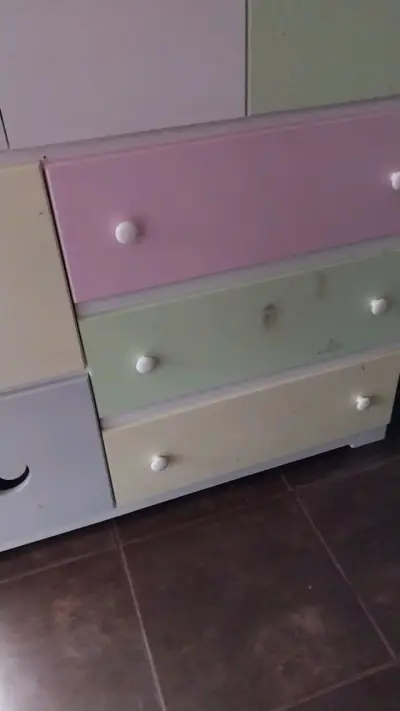 CLOSET rosa. Poco uso. 100% madera - miniatura 1