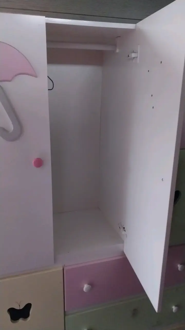 CLOSET rosa. Poco uso. 100% madera - 2