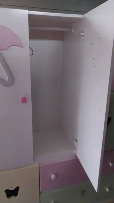 CLOSET rosa. Poco uso. 100% madera - miniatura 2