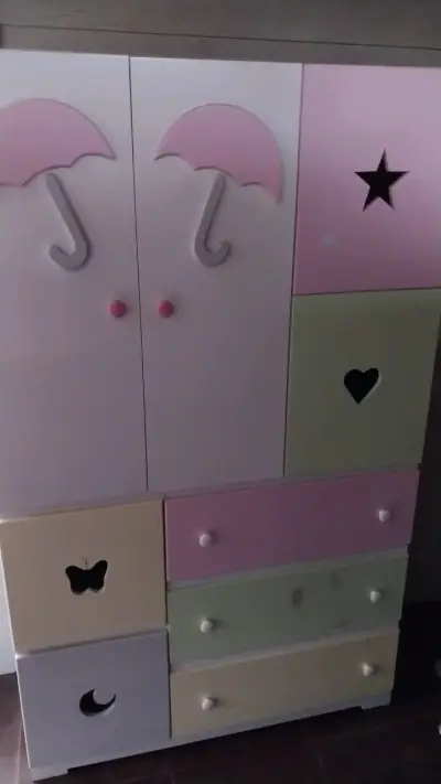 CLOSET rosa. Poco uso. 100% madera - miniatura 3