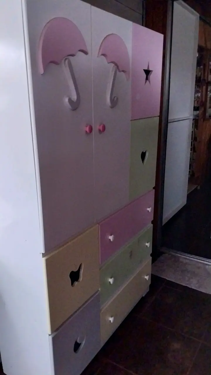CLOSET rosa. Poco uso. 100% madera - 4