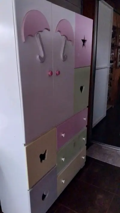 CLOSET rosa. Poco uso. 100% madera - miniatura 4