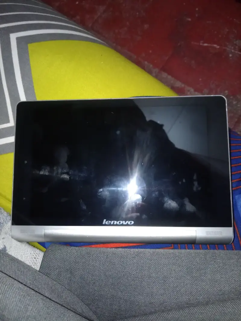 Tablet Lenovo con pantalla táctil - 1