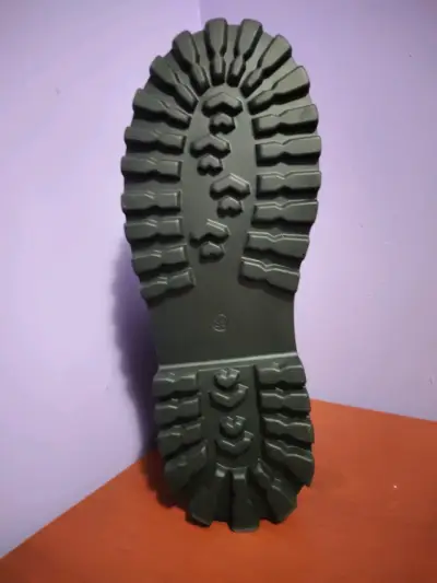 Botas negras de plataforma con cierre lateral - miniatura 4