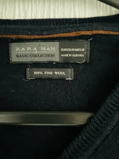Suéter negro de lana para hombre - miniatura 2