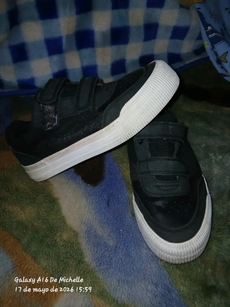 Zapatillas deportivas rojas con logo blanco - 3