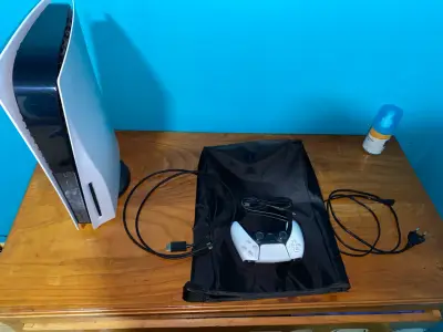 PlayStation 5 con Control y Cables - miniatura 1
