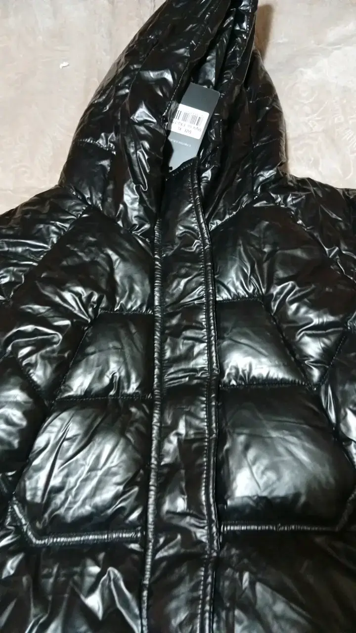 Chaqueta acolchada negra con capucha - 2