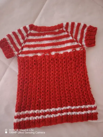 Vestido tejido rojo y blanco para niña - miniatura 1