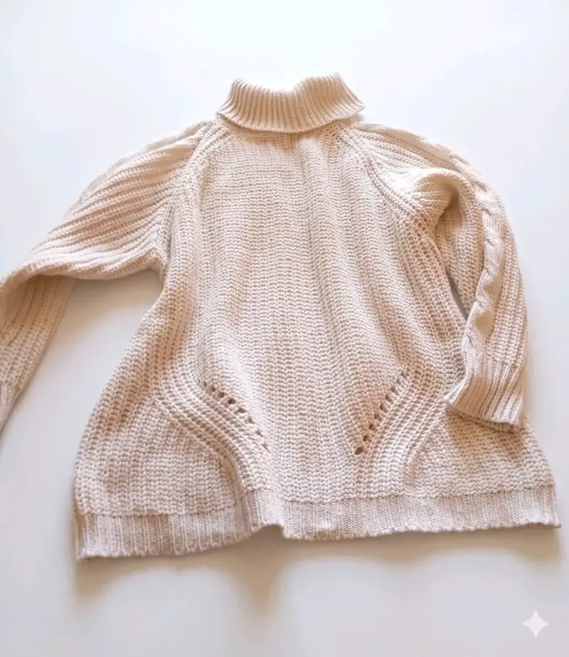 Suéter de punto beige con cuello alto para mujer - 1