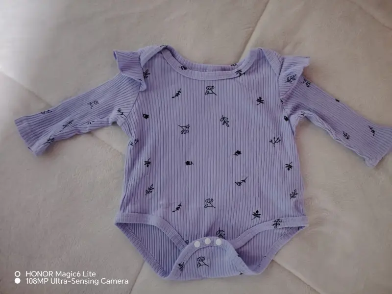 Body de bebé lila con estampado floral - 1