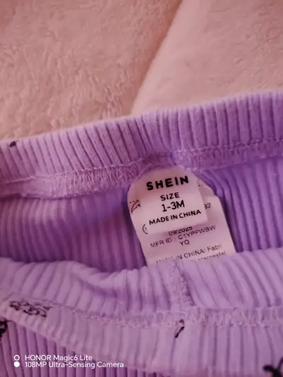 Pantalones de bebé lilas con estampado floral - miniatura 2