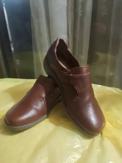 Zapatos de cuero marrón para mujer - miniatura 1