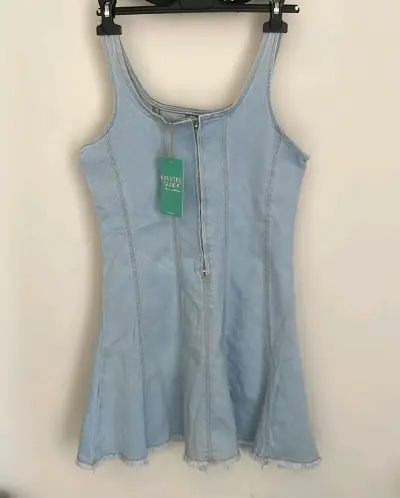 Vestido de mezclilla con cierre frontal - miniatura 1
