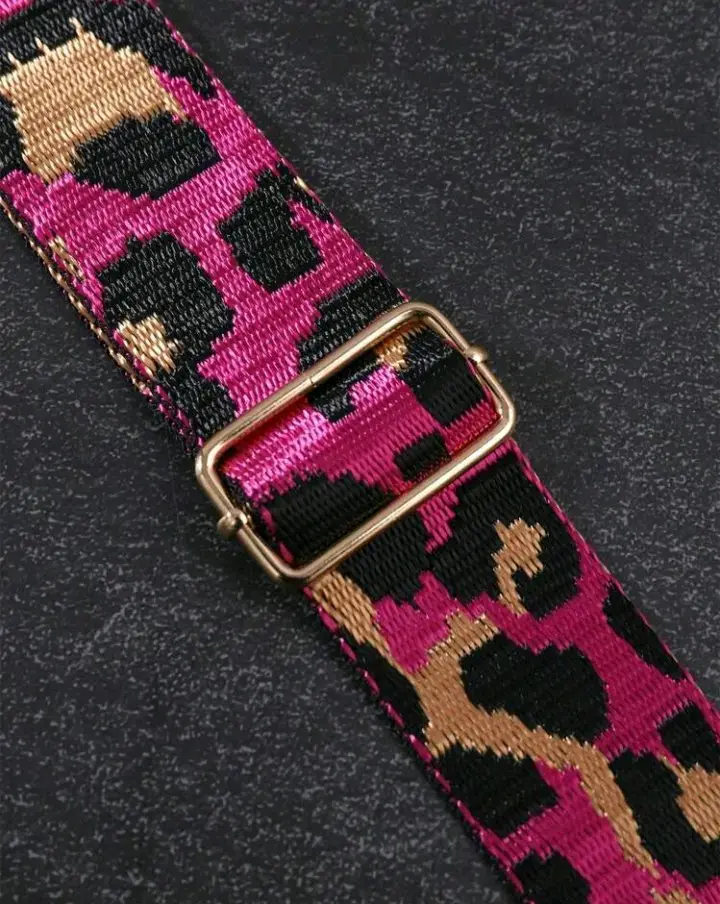 Correa ajustable con estampado animal print rosa - 3