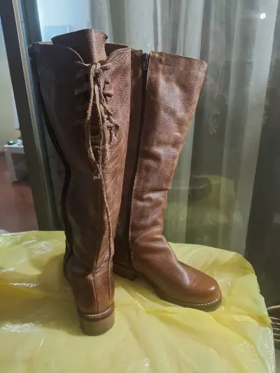 Botas de cuero marrón con cordones - miniatura 1
