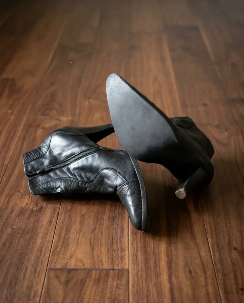Botines de cuero negro con tacón alto - 2