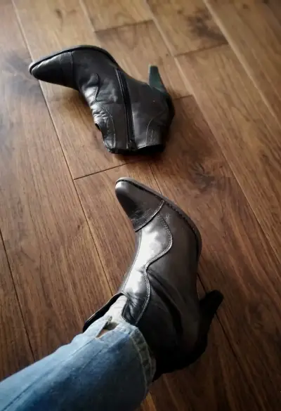 Botines de cuero negro con tacón alto - miniatura 3