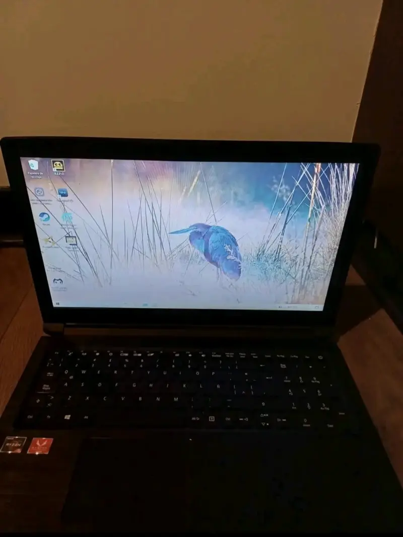 Laptop Acer  aspire 3 buen estado - 3