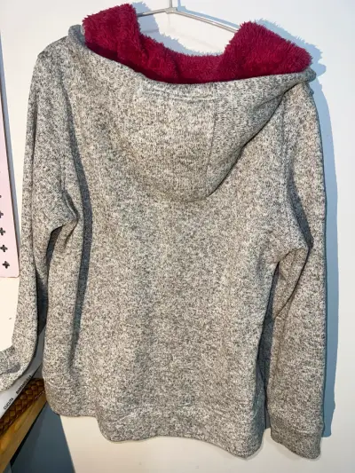 Polerón de lana conl capucha gris y burdeos - miniatura 4