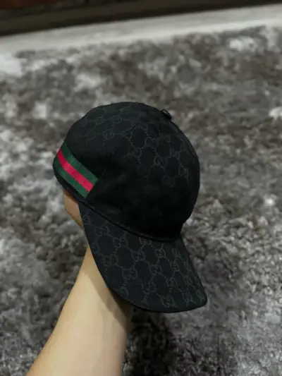 Gorra negra Gucci con diseño clásico - miniatura 1