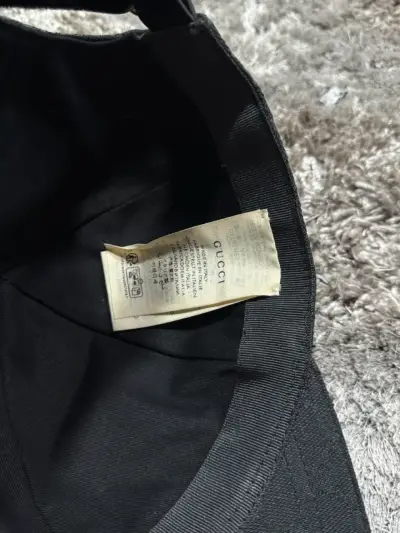 Gorra negra Gucci con diseño clásico - miniatura 3