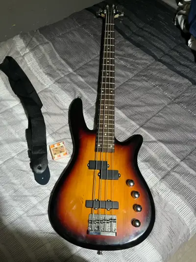 Bajo eléctrico Mercury con amplificador - miniatura 2