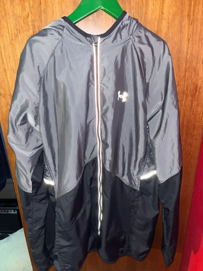 Chaqueta deportiva impermeable Under Armour gris - 1
