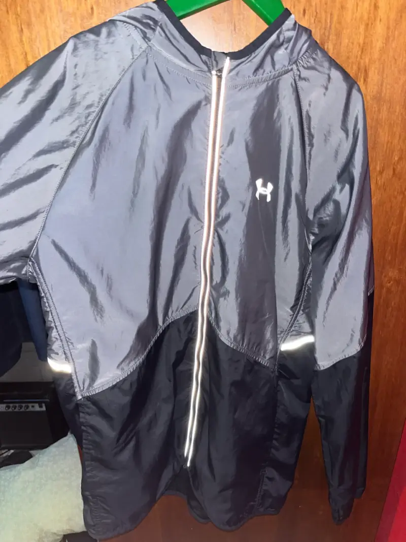 Chaqueta deportiva impermeable Under Armour gris - 2