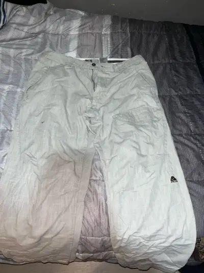 Pantalones cargo beige Nike ACG talla 34 - miniatura 1