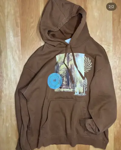 Polerón con capucha marrón diseño bosque - miniatura 2