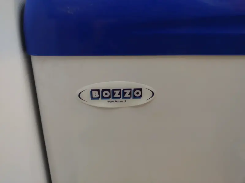 Congelador horizontal con tapa de vidrio Bozzo 250 - 4