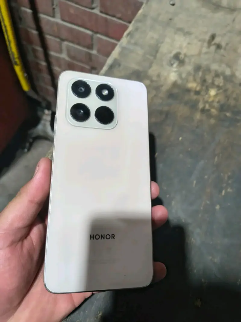 Smartphone Honor con triple cámara trasera - 1