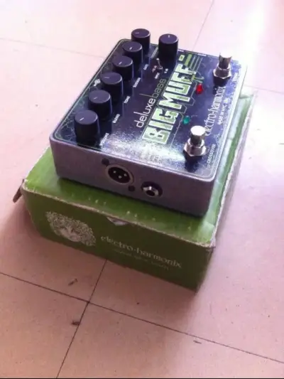 Pedal Big Muff Deluxe Bass - miniatura 2