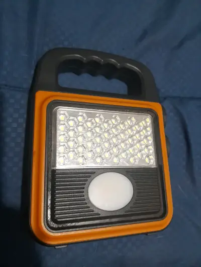 Linterna LED portátil recargable con asa - miniatura 1