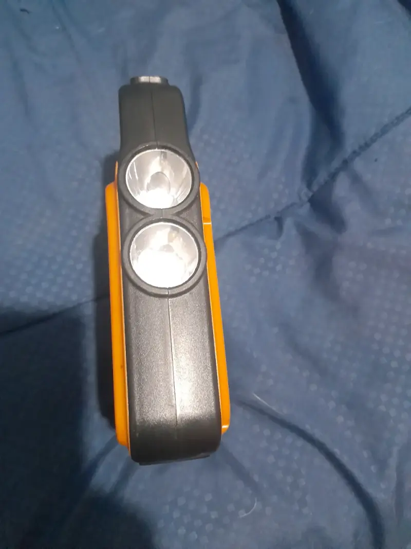 Linterna LED portátil recargable con asa - 2